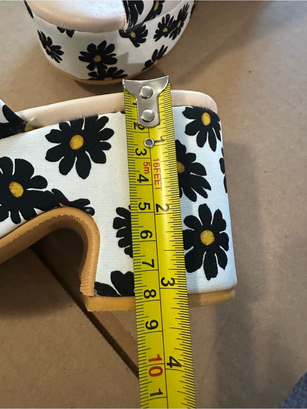 Matisse White Floral Platform Mules with Black Daisies - Picture 3 of 7